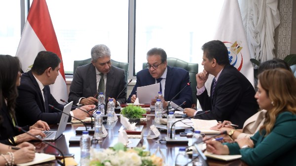 وزيرا الصحة والسكان والسياحة والآثار