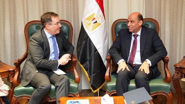 وزير العمل وسفير المملكة المتحدة بالقاهرة