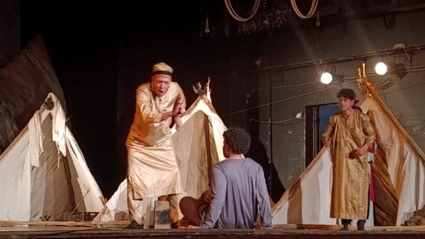 جانب من العرض المسرحي