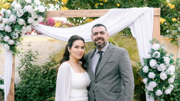 المخرج خالد الحلفاوي مع خطيبته