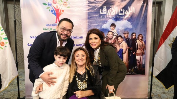 الطفل علي السكري ورئيس المجلس القومي لذوي الإعاقة 