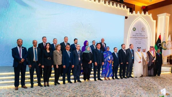 المشاركون في الاجتماع 