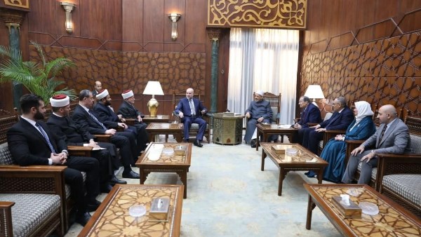 وفد القيادات الدينية الفلسطينية يلتقي شيخ الأزهر 