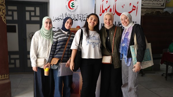 وسط تيسيرات كبيرة.. الأطباء الجدد يتسلمون كارنيهات العضوية.. صور