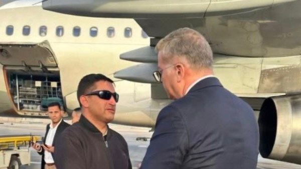 وزير البترول يقدم الواجب لأسرة المهندس حسام صادق 