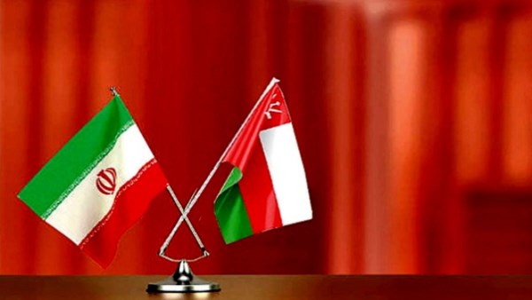 عُمان وإيران تبحثان ضمان الملاحة في مضيق هرمز