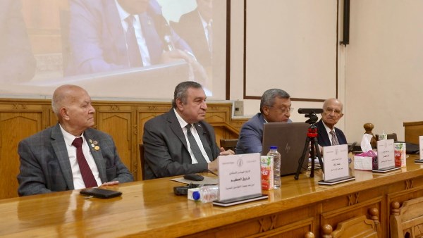 ندوة فكرية متميزة للدكتور عصام شرف