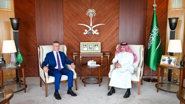 السفير فائد مصطفى وسفير المملكة العربية السعودية 