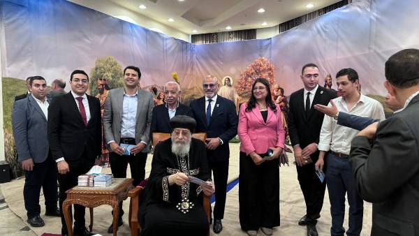 وفد اتحاد عمال مصر من داخل الكاتدرائية المرقسية 