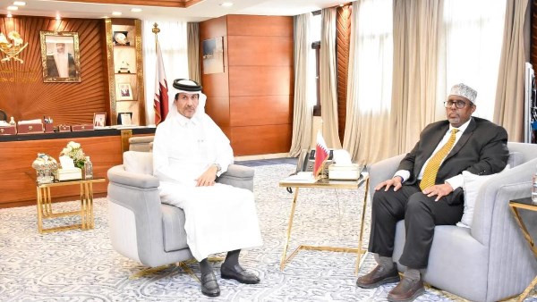 الصومال يجدد دعمه لقطر خلال لقاء دبلوماسي بالقاهرة