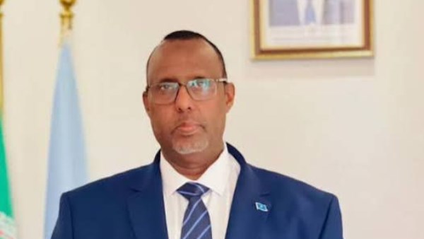 السفير علي عبدي أواري