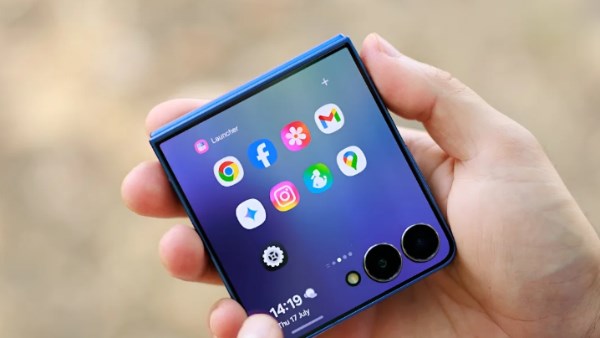 تسريبات تكشف تصميم Samsung Galaxy Z Flip 8