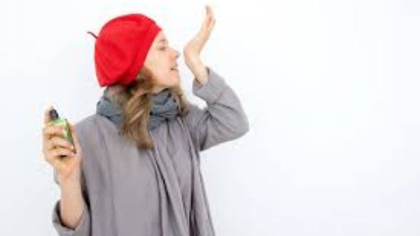  طرق بسيطة تمنحك رائحة جذابة تدوم طوال اليوم  