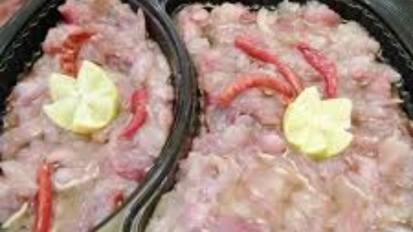 أسهل طريقة لخلي الفسيخ والرنجة وتناولهم بشكل صحيح بعيدًا عن الأضرار  