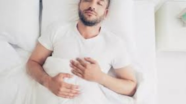 كارثة بدون صوت.. عادة يومية قبل النوم قد تدمّر صحة المخ دون أن تشعر 