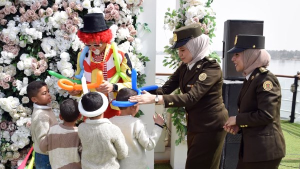 القوات المسلحة تشارك أطفال مصر الاحتفال بيوم اليتيم