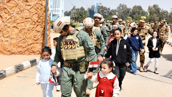 الجيوش الميدانية والمناطق العسكرية تفتح أبوابها للاحتفال مع أطفال مصر بيوم اليتيم