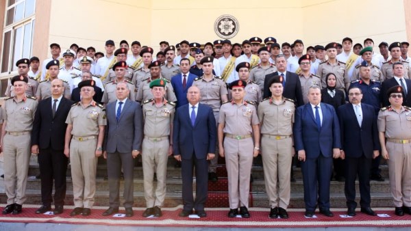 الأكاديمية العسكرية المصرية تنظم مراسم الإحتفال بتخرج دورات تدريبية للمرشحين للعمل بوزارة النقل