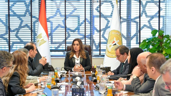 صوة من اجتماع وزيرة التنمية المحلية والبيئة