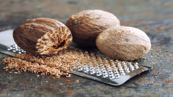 ماذا يحدث لجسمك عند تناول جوزة الطيب؟