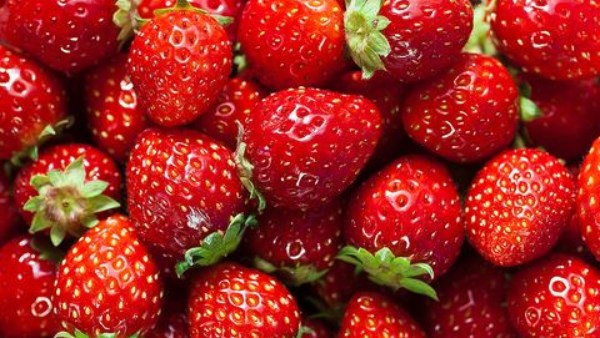 5 اسباب تجعلك تتناول الفراولة ..