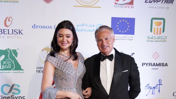 بسيط و أنيق.. أروى جودة رفقة زوجها من مهرجان أسوان الدولى