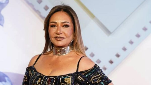 ليلى علوى تتألق بفستان فرعونى فى مهرجان أسوان الدولى