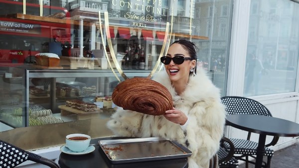 بسمة بوسيل تثير الجدل بإطلالتها خلال رحلتها بلندن