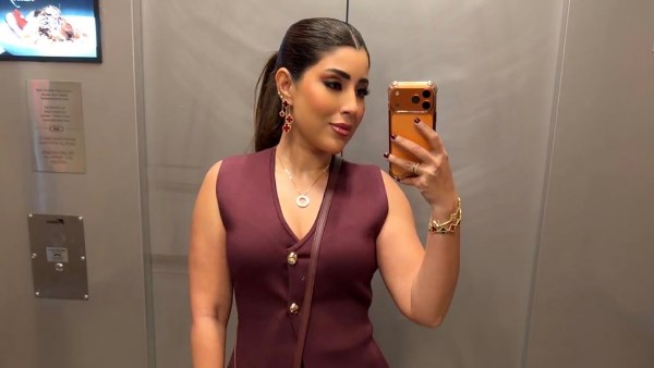 ايتن عامر تخطف الأنظار بجمالها 