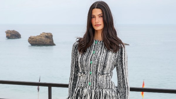 تارا عماد خلال حضورها أحدث عروض دار Chanel