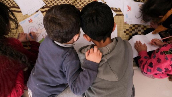 الإفتاء: مجهولو النسب يحتاجون لرعاية مثلهم مثل اليتامى إن لم يكن أشد