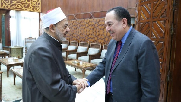 شيخ الأزهر يستقبل السفير الكويتي لدى القاهرة لبحث سبل تعزيز التعاون المشترك
