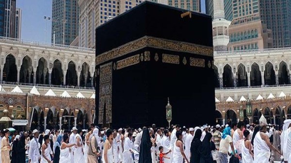 ماذا تفعل المرأة إذا فاجأها دم الحيض فى العمرة؟.. الإفتاء توضح