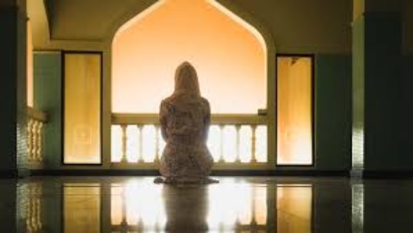 هل يجب على المستحاضة أن تتوضَّأ لكل صلاة