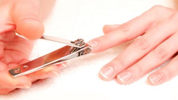 هل يجب دفن الشعر والأظفار بعد قصها؟.. الإفتاء تجيب