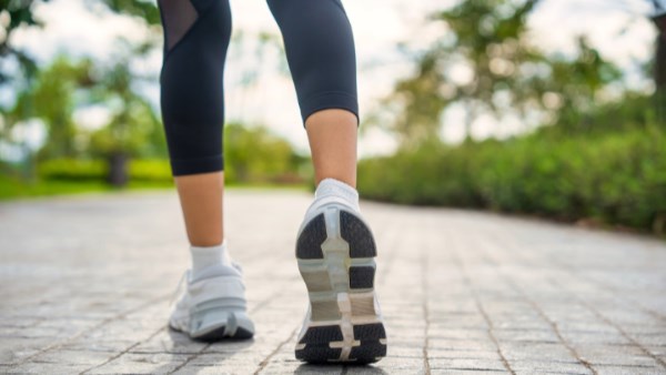 المشي نصف ساعة يوميًا يقلل خطر الإصابة بسرطان الثدي