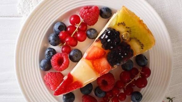 طريقة عمل كيكة الجيلي بالفواكه