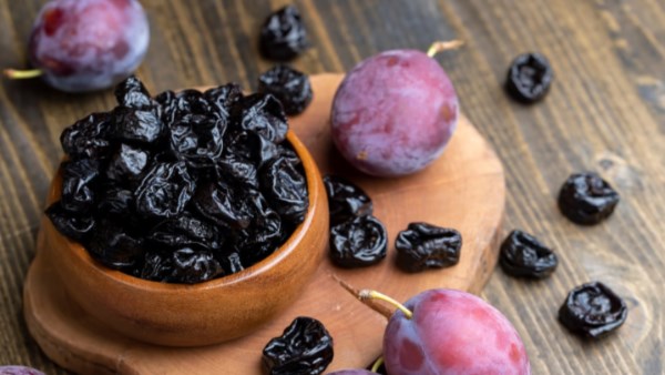 فوائد تناول القراصيا البرقوق المجفف للصحة