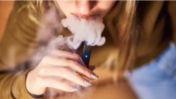 التدخين الإلكتروني يرفع خطر الاصابة بسرطان الرئة والفم