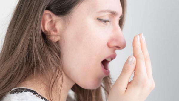 رائحة الفم الكريهة علامة على الأصابة بهذه الأمراض الخطيرة 