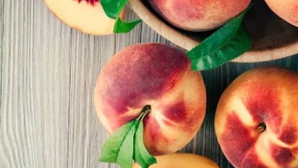 اشخاص ممنوعين من تناول الخوخ