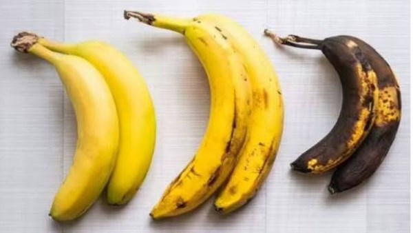 لماذا يتحول الموز إلى اللون البني؟