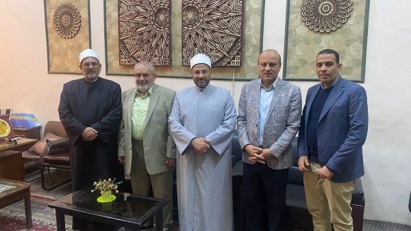 الدكتور محمود الهواري داخل جامعة الزقازيق 