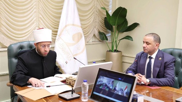وزير الأوقاف خلال الاجتماع