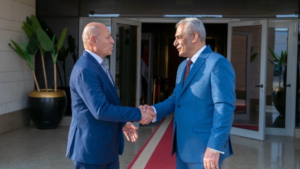 وزير الدولة للإنتاج الحربي يبحث مع محافظ القاهرة مستجدات التعاون في مجالات النقل الأخضر وإدارة المخلفات