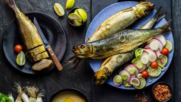 في شم النسيم .. كيف تتصرف إذا ظهرت عليك اعراض التسمم من الفسيخ والرنجة؟