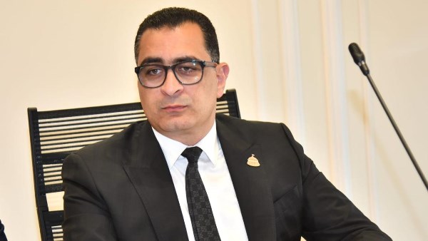 النائب محمود طاهر