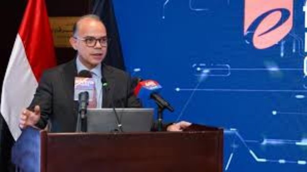 الدكتور محمد فريد، وزير الإٍستثمار والتجارة الخارجية،