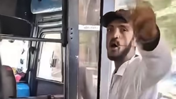 استغاثة داخل إحدى مواصلات مصر الجديدة.. وشاهد عيان:نفس الشخص بيتكرر وبيشتم أي حد يرفض يديله فلوس