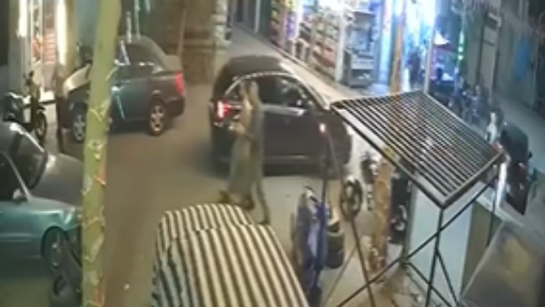 انقلاب سيارة ودهس 3 أشخاص في باب الشعرية| وشهود عيان: فقدنا جارة عزيزة والسائق المسؤول